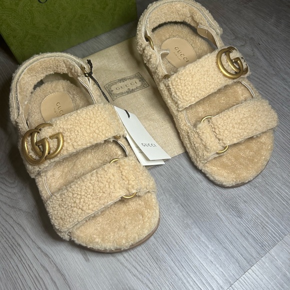 Gucci shearling sandals - Picture 3 of 10